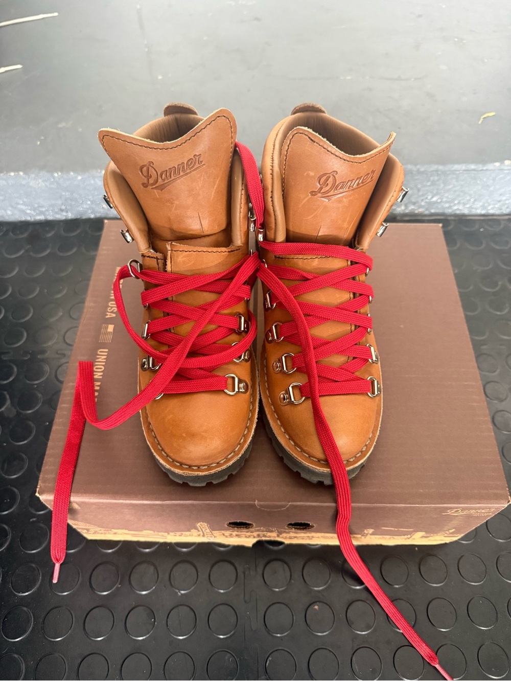 Danner Mountain Light Cascade Boots - Size 7.5